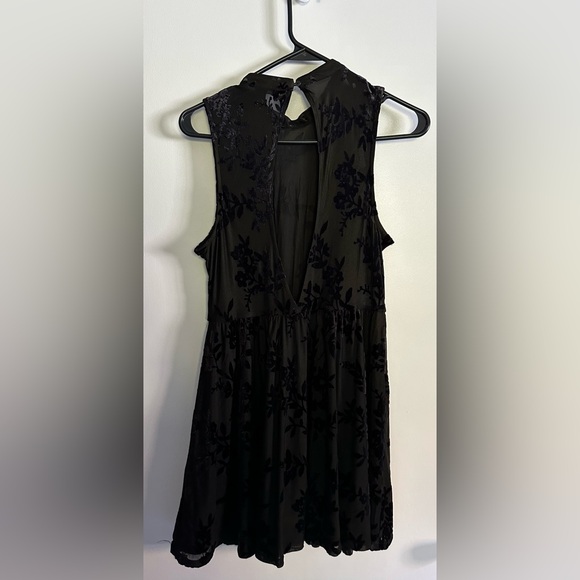 Forever 21. Black Floral Mini Dress. - Picture 2 of 5